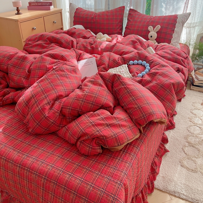 91家纺网 家纺一手货源 找家纺 轻奢坊 2025新款125g高克重皱皱撒欢复古格子蕾丝花边四件套 复古酒红