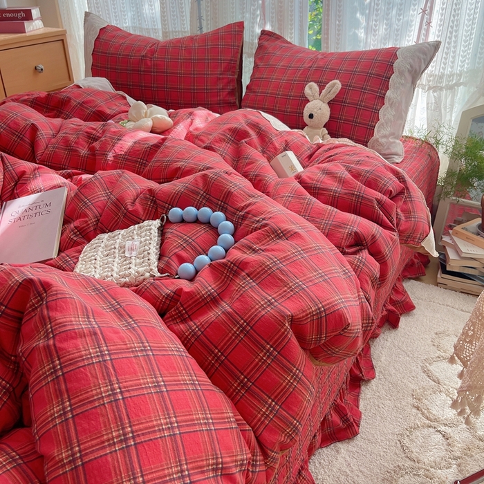 91家纺网 家纺一手货源 找家纺 轻奢坊 2025新款125g高克重皱皱撒欢复古格子蕾丝花边四件套 复古酒红