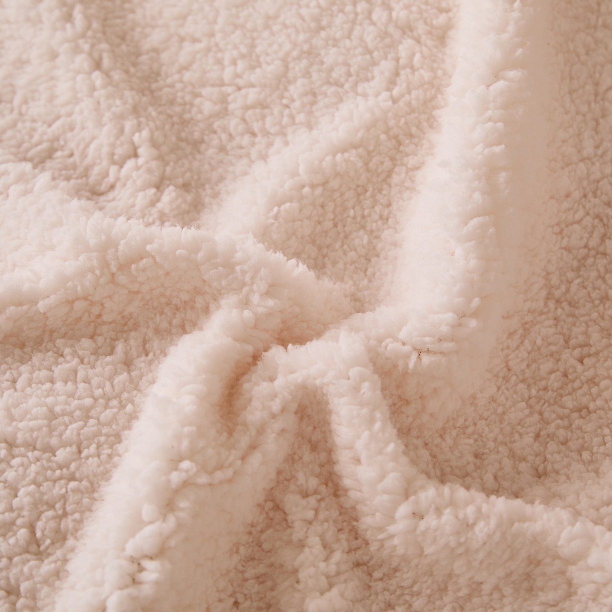 91家纺网 家纺一手货源 找家纺 曼町家居 2025新款羊羔绒牛奶绒毛巾绣四件套 猫咪早餐·米白