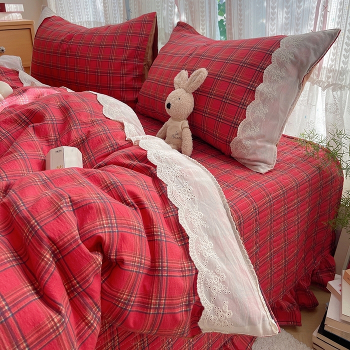 91家纺网 家纺一手货源 找家纺 轻奢坊 2025新款125g高克重皱皱撒欢复古格子蕾丝花边四件套 复古酒红