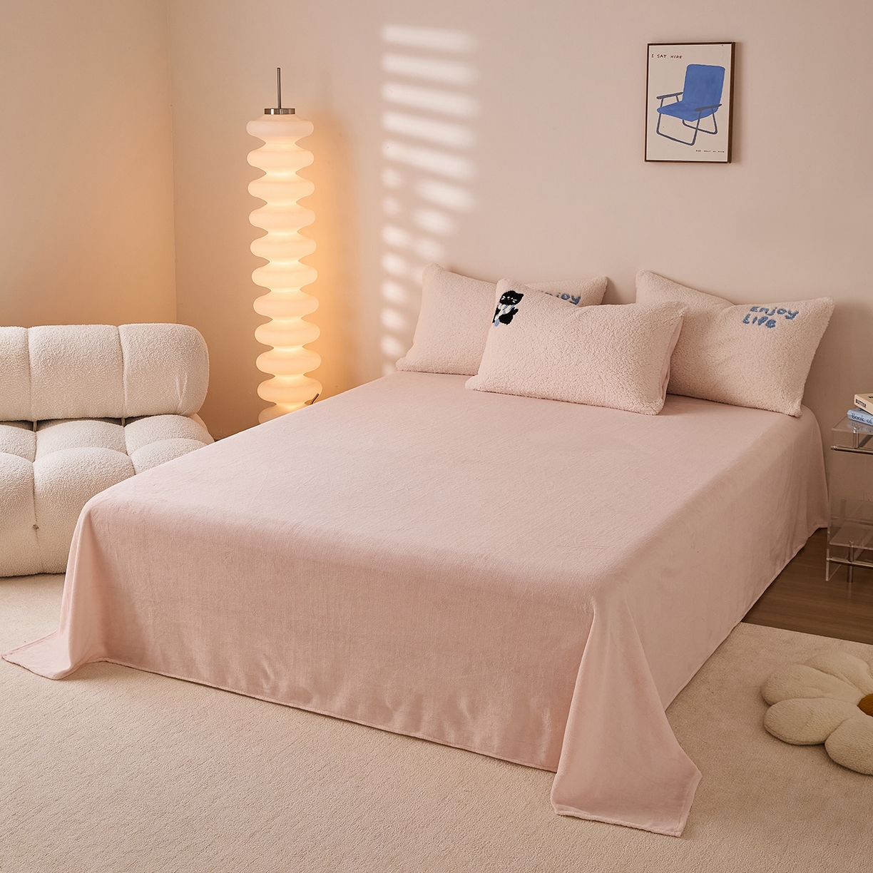 91家纺网 家纺一手货源 找家纺 曼町家居 2025新款羊羔绒牛奶绒毛巾绣四件套 猫咪早餐·米白