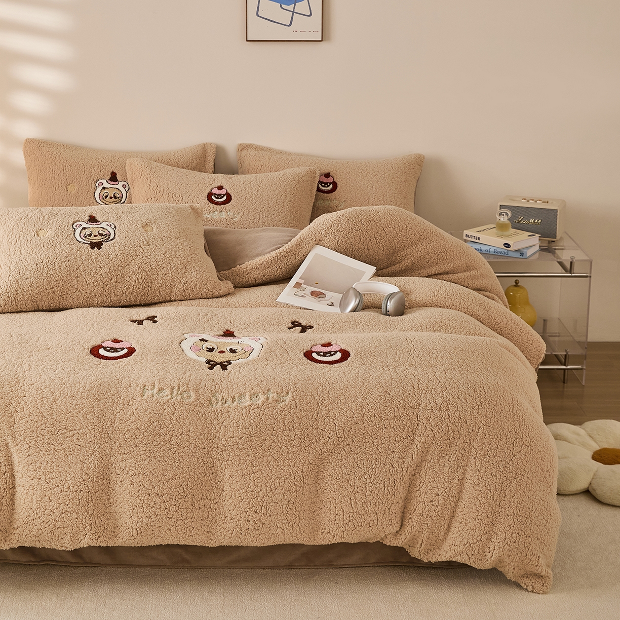 91家纺网 家纺一手货源 找家纺 曼町家居 2025新款羊羔绒牛奶绒毛巾绣四件套 布布·咖