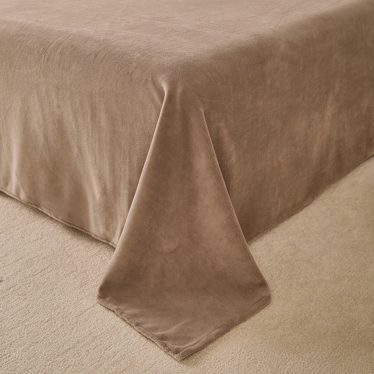 91家纺网 家纺一手货源 找家纺 曼町家居 2025新款羊羔绒牛奶绒毛巾绣四件套 腊肠狗·咖