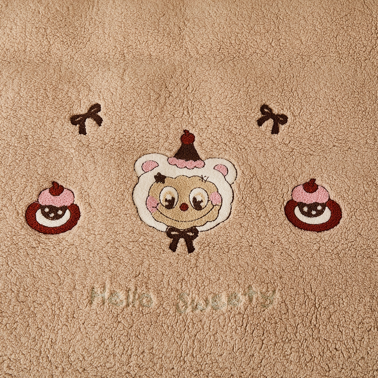 91家纺网 家纺一手货源 找家纺 曼町家居 2025新款羊羔绒牛奶绒毛巾绣四件套 布布·咖