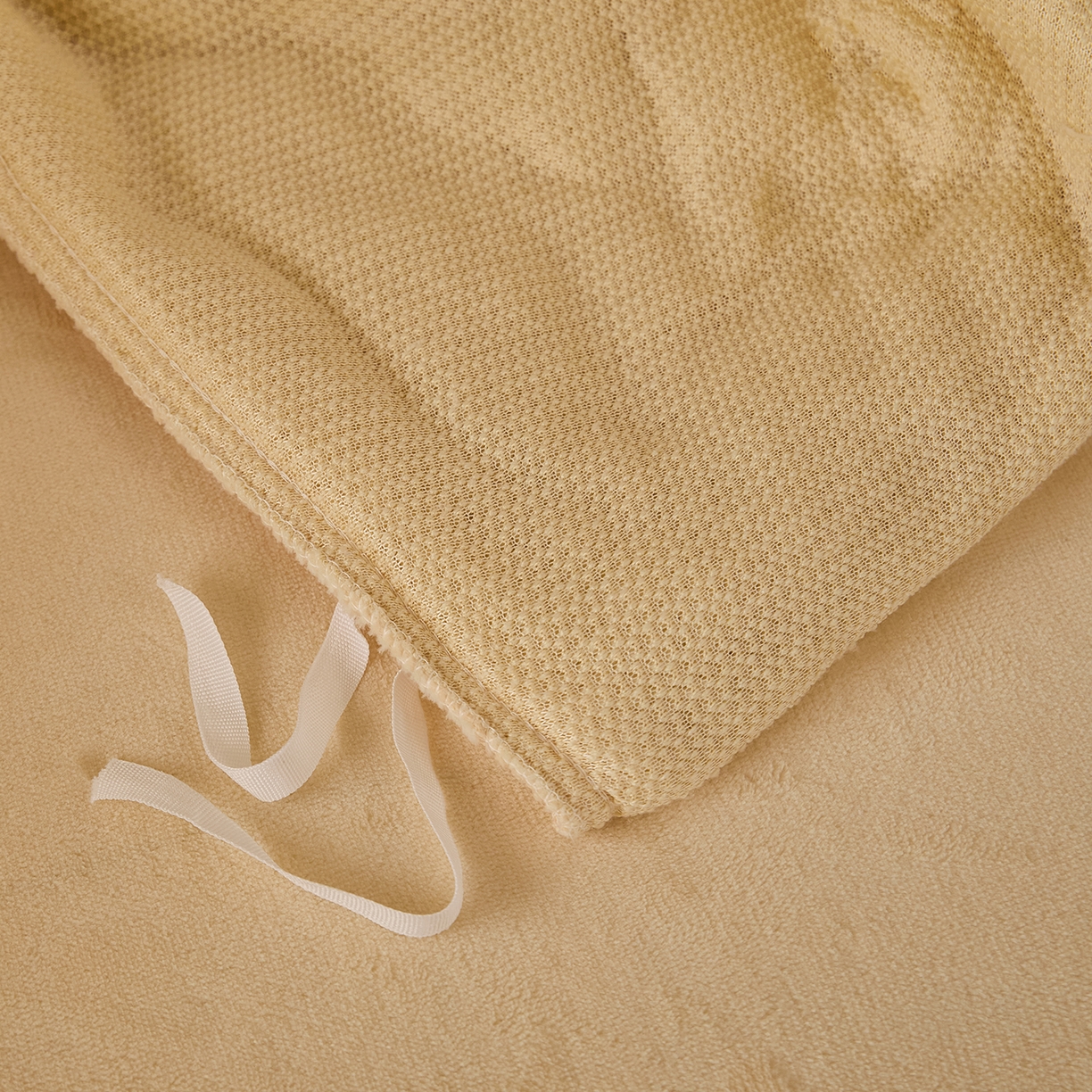 91家纺网 家纺一手货源 找家纺 曼町家居 2025新款羊羔绒牛奶绒毛巾绣四件套 腊肠狗·芝士黄