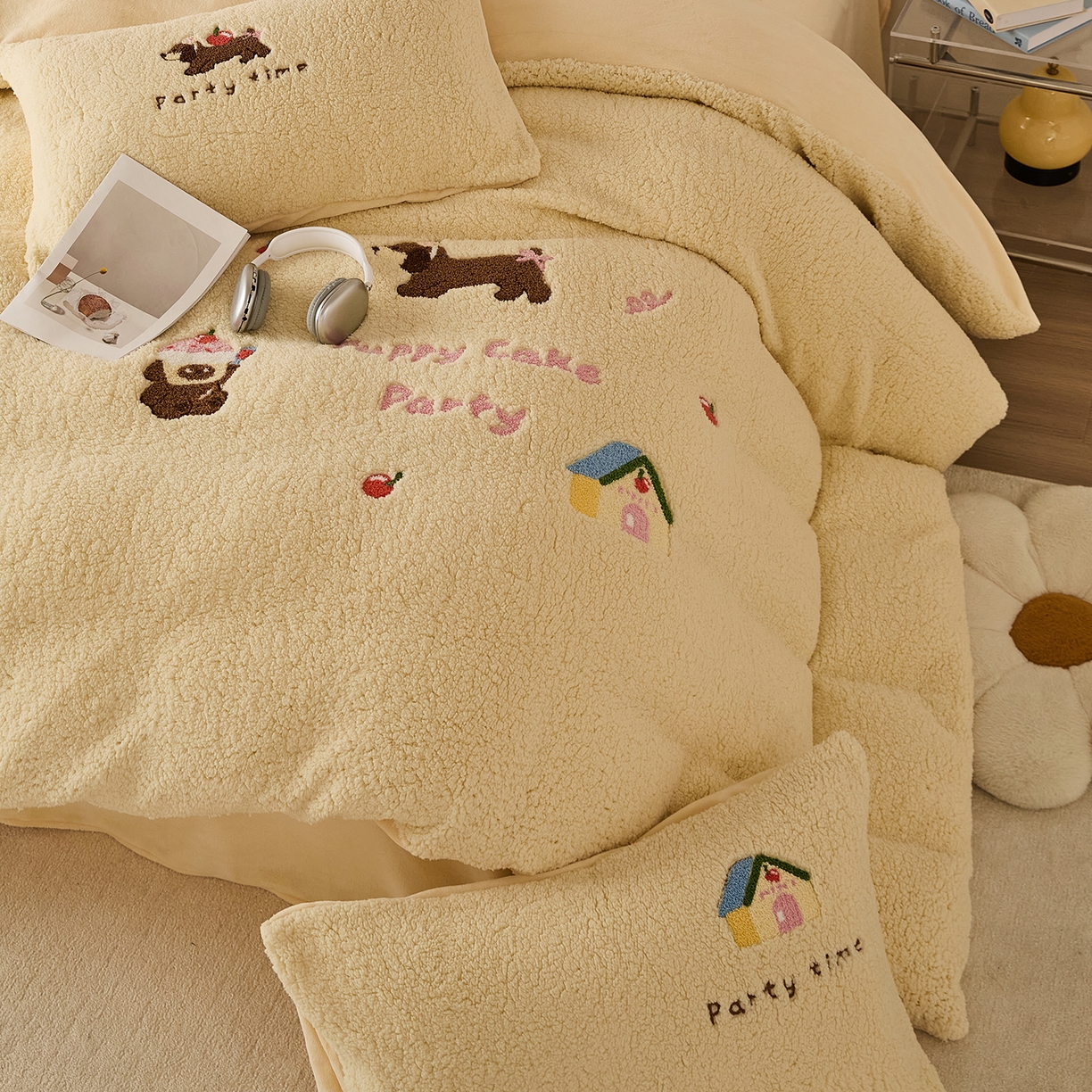 91家纺网 家纺一手货源 找家纺 曼町家居 2025新款羊羔绒牛奶绒毛巾绣四件套 腊肠狗·芝士黄