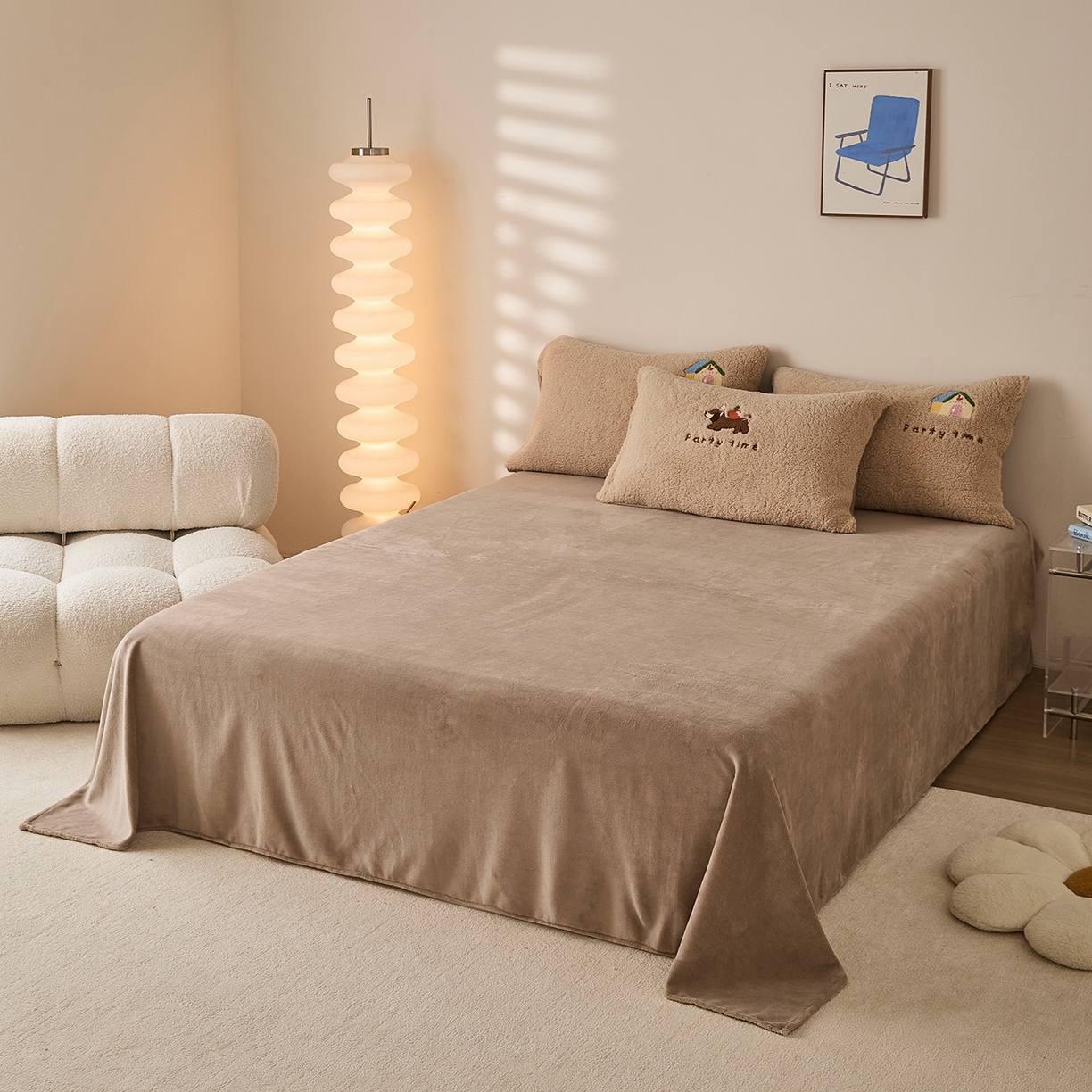 91家纺网 家纺一手货源 找家纺 曼町家居 2025新款羊羔绒牛奶绒毛巾绣四件套 腊肠狗·咖