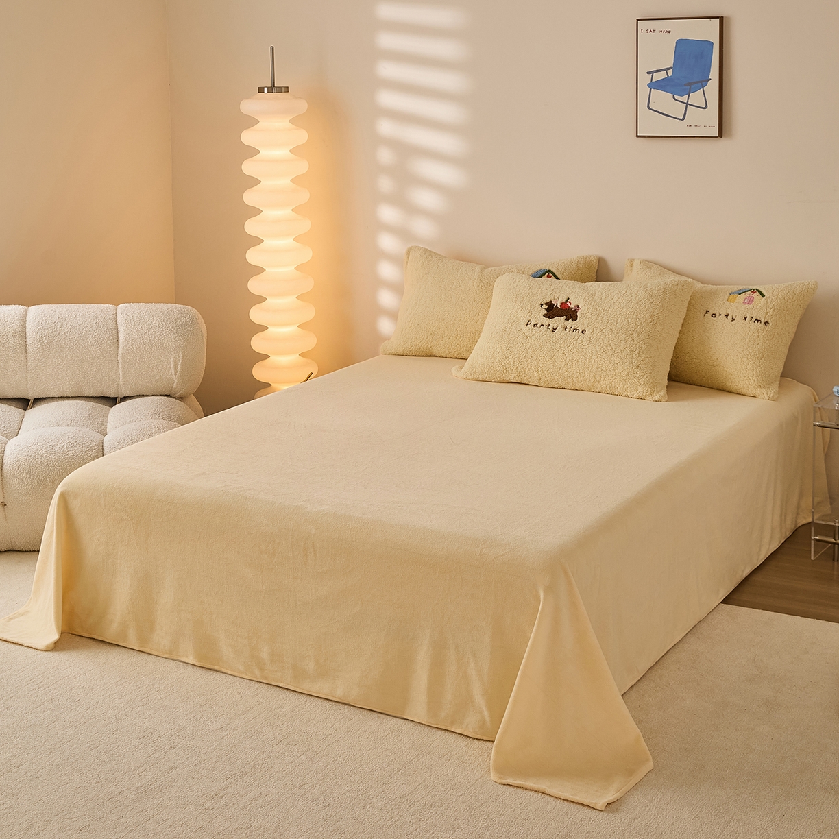 91家纺网 家纺一手货源 找家纺 曼町家居 2025新款羊羔绒牛奶绒毛巾绣四件套 腊肠狗·芝士黄