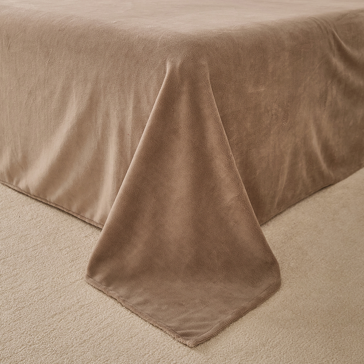 91家纺网 家纺一手货源 找家纺 曼町家居 2025新款羊羔绒牛奶绒毛巾绣四件套 布布·咖