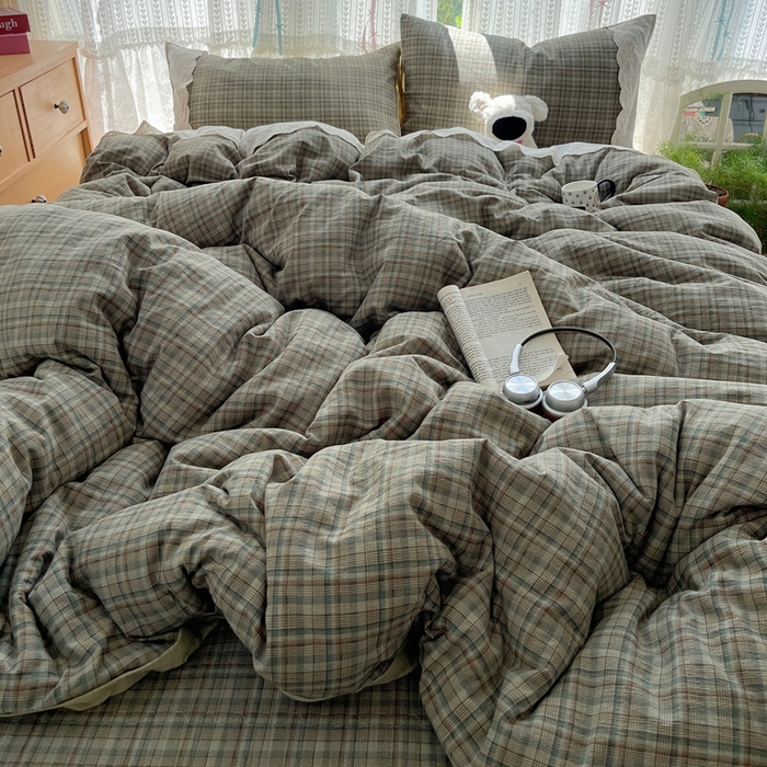 91家纺网 家纺一手货源 找家纺 轻奢坊 2025新款125g高克重皱皱撒欢复古格子蕾丝花边四件套 橄榄绿格