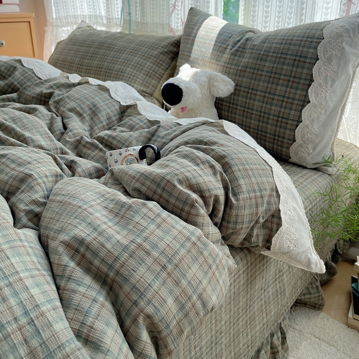 91家纺网 家纺一手货源 找家纺 轻奢坊 2025新款125g高克重皱皱撒欢复古格子蕾丝花边四件套 橄榄绿格