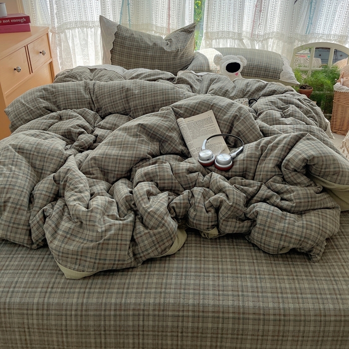 91家纺网 家纺一手货源 找家纺 轻奢坊 2025新款125g高克重皱皱撒欢复古格子蕾丝花边四件套 橄榄绿格