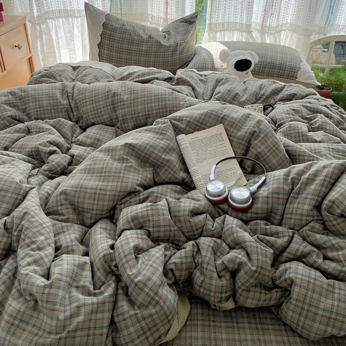 91家纺网 家纺一手货源 找家纺 轻奢坊 2025新款125g高克重皱皱撒欢复古格子蕾丝花边四件套 橄榄绿格