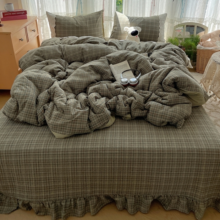 91家纺网 家纺一手货源 找家纺 轻奢坊 2025新款125g高克重皱皱撒欢复古格子蕾丝花边四件套 橄榄绿格