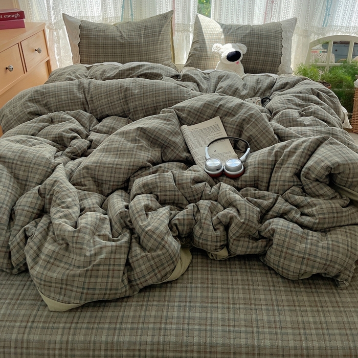 91家纺网 家纺一手货源 找家纺 轻奢坊 2025新款125g高克重皱皱撒欢复古格子蕾丝花边四件套 橄榄绿格