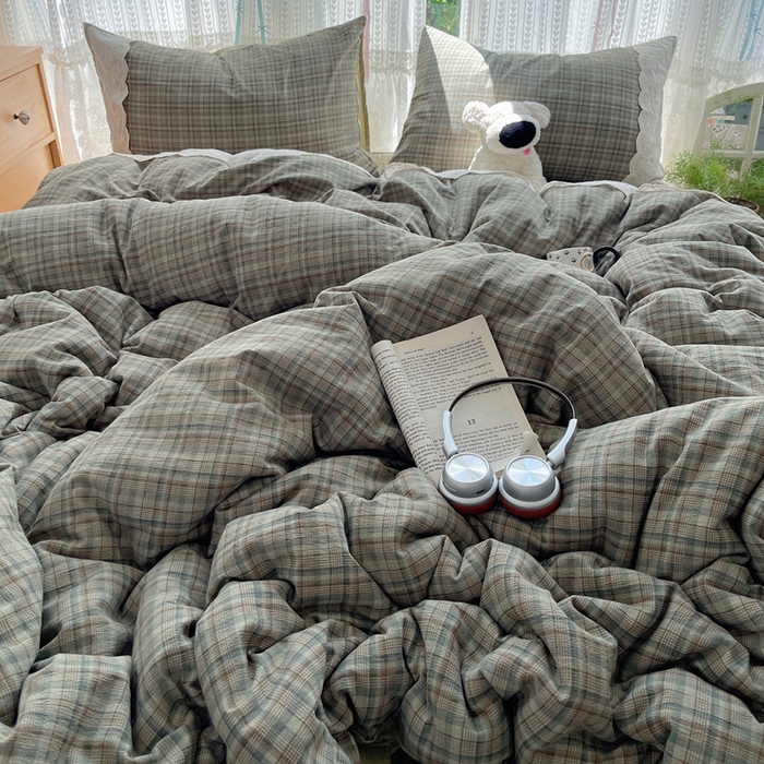 91家纺网 家纺一手货源 找家纺 轻奢坊 2025新款125g高克重皱皱撒欢复古格子蕾丝花边四件套 橄榄绿格