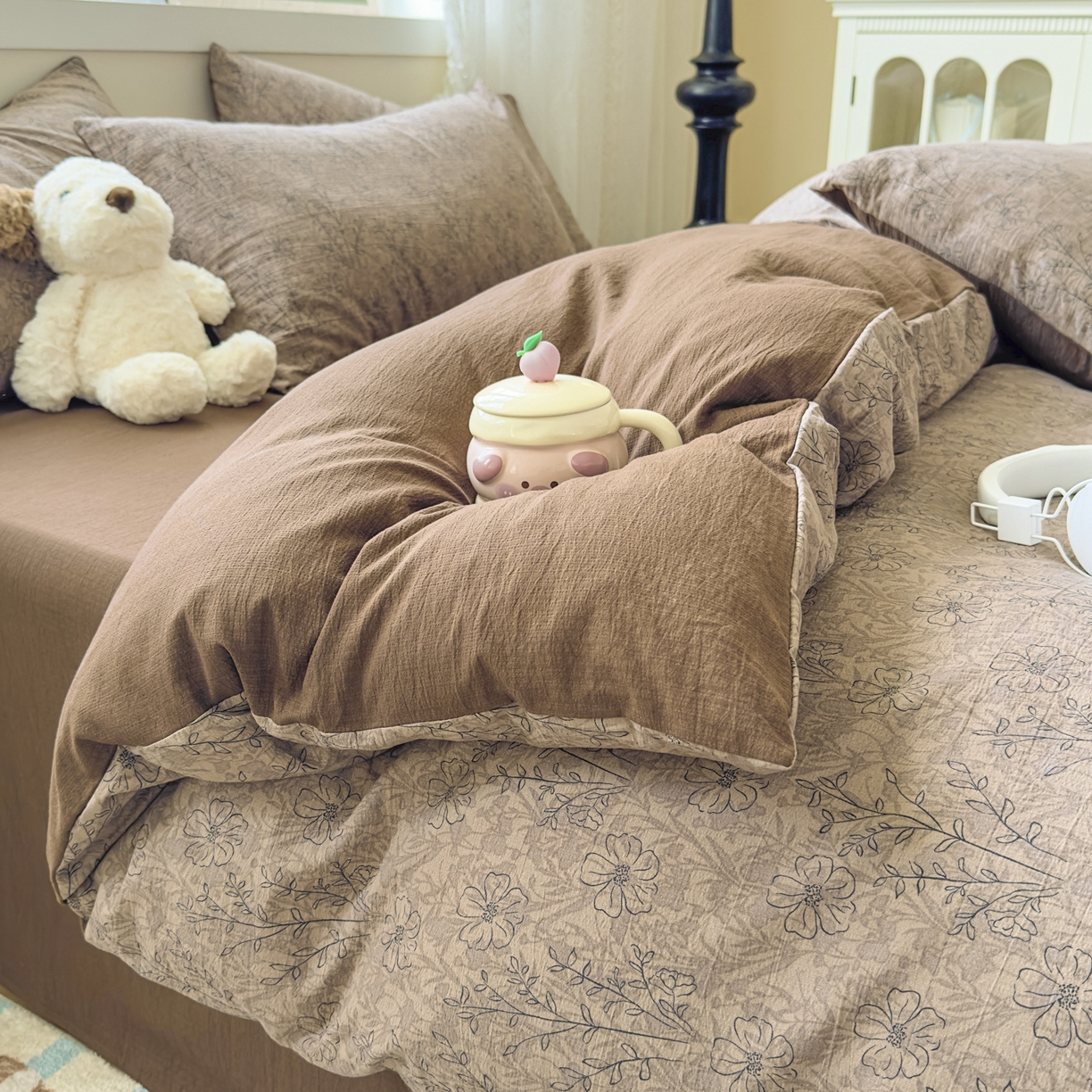 91家纺网 家纺一手货源 找家纺 亨通家纺 2025新款复古原麻双层纱臻至系列四件套 复古棕花