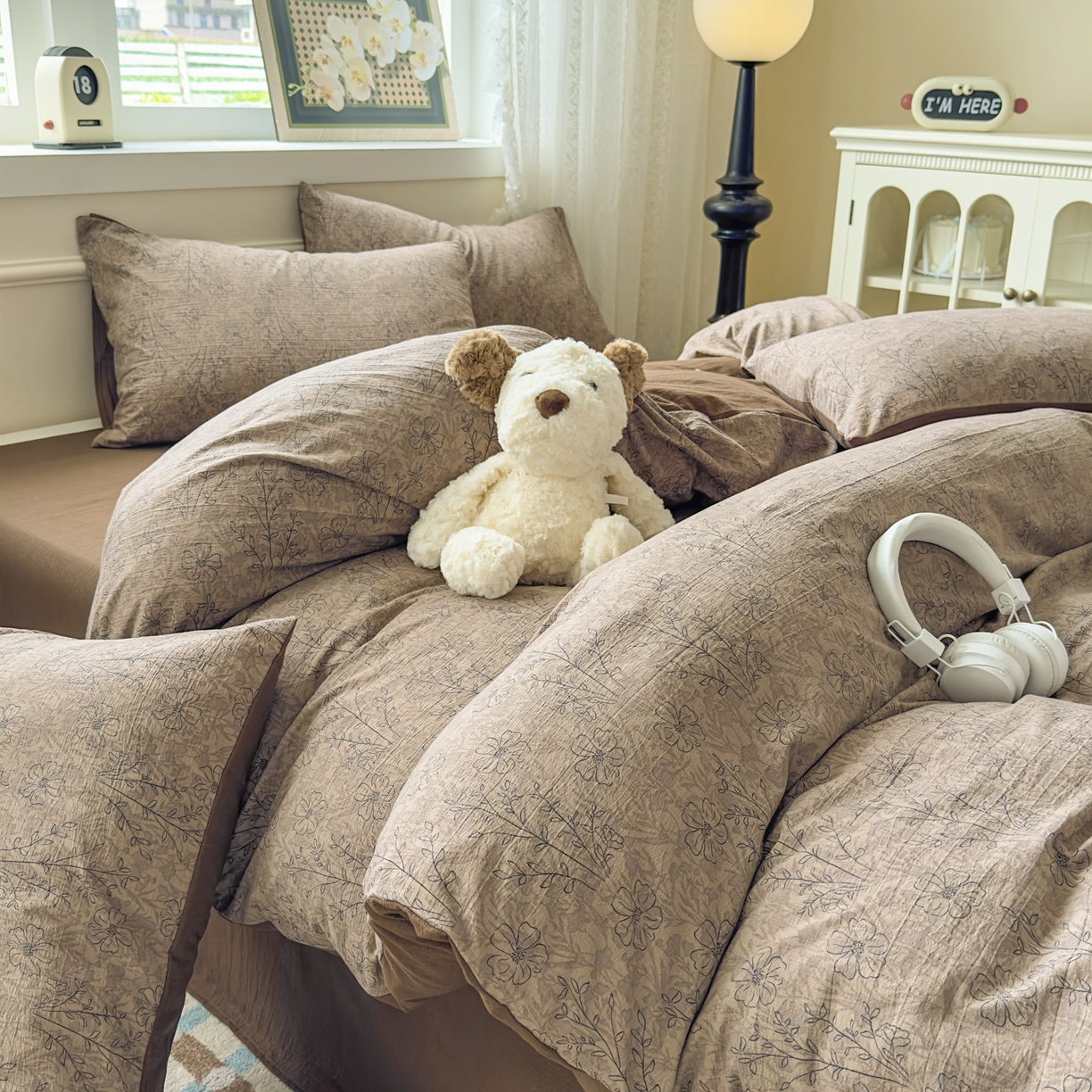 91家纺网 家纺一手货源 找家纺 亨通家纺 2025新款复古原麻双层纱臻至系列四件套 复古棕花