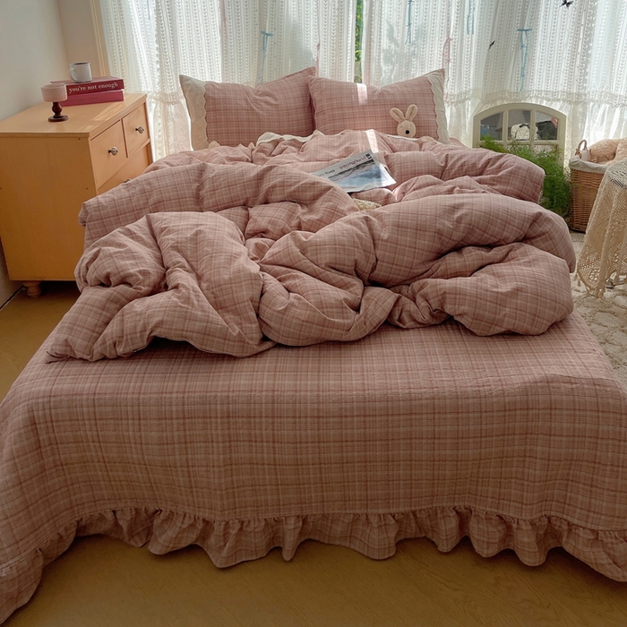 91家纺网 家纺一手货源 找家纺 轻奢坊 2025新款125g高克重皱皱撒欢复古格子蕾丝花边四件套 古典粉格