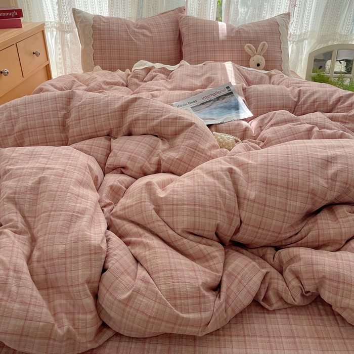 91家纺网 家纺一手货源 找家纺 轻奢坊 2025新款125g高克重皱皱撒欢复古格子蕾丝花边四件套 古典粉格