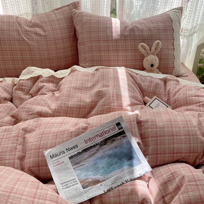 91家纺网 家纺一手货源 找家纺 轻奢坊 2025新款125g高克重皱皱撒欢复古格子蕾丝花边四件套 古典粉格