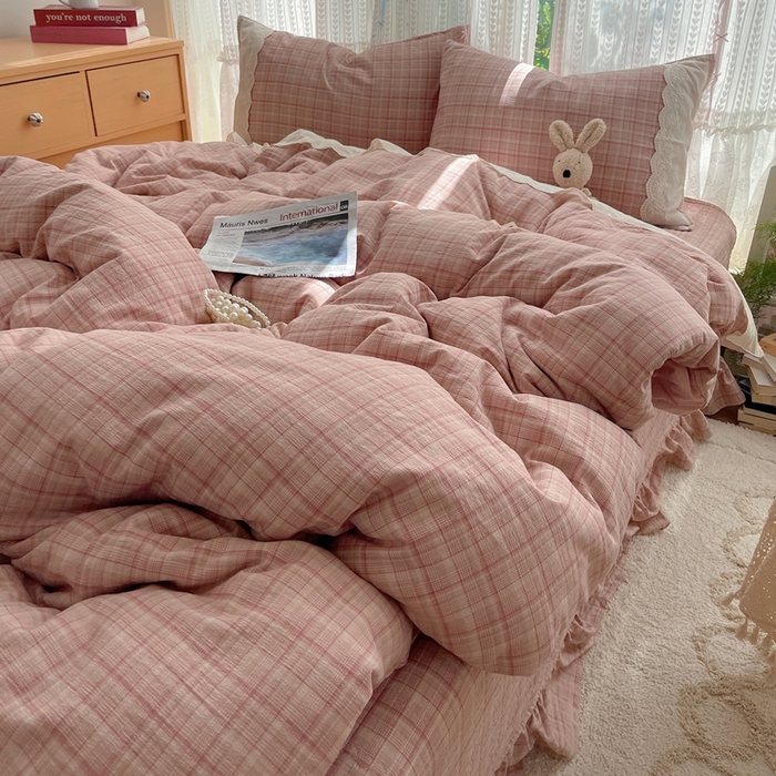 91家纺网 家纺一手货源 找家纺 轻奢坊 2025新款125g高克重皱皱撒欢复古格子蕾丝花边四件套 古典粉格