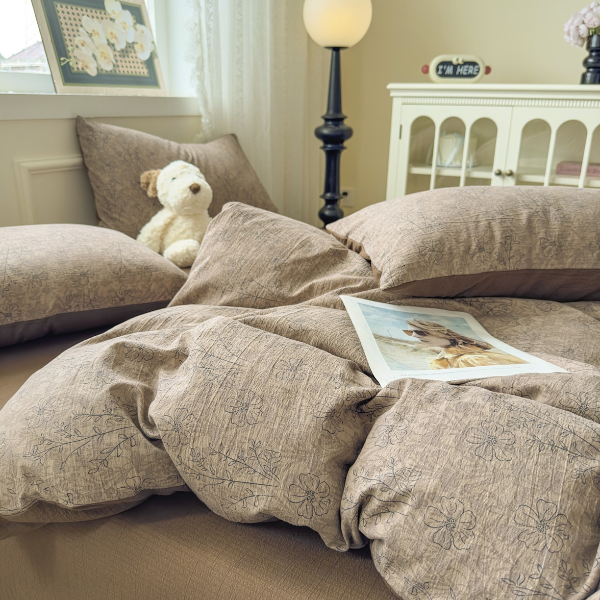 91家纺网 家纺一手货源 找家纺 亨通家纺 2025新款复古原麻双层纱臻至系列四件套 复古棕花