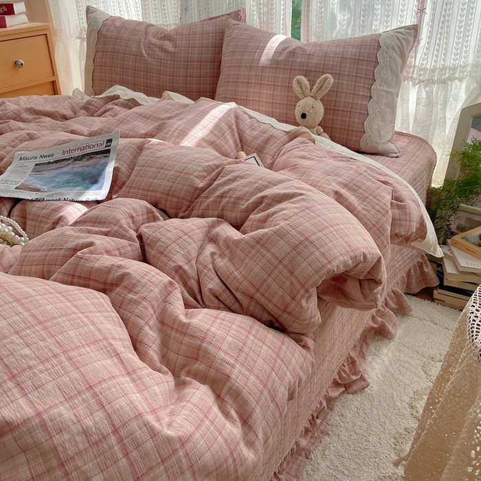 91家纺网 家纺一手货源 找家纺 轻奢坊 2025新款125g高克重皱皱撒欢复古格子蕾丝花边四件套 古典粉格