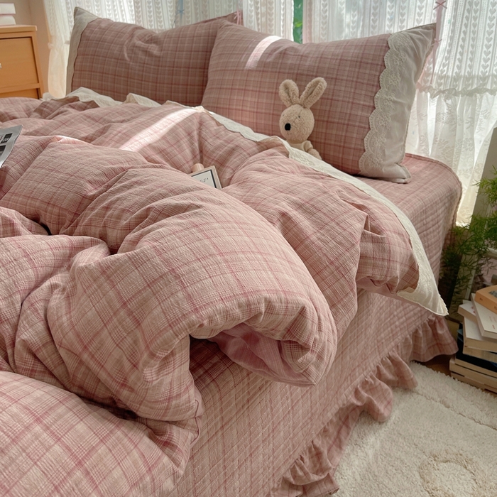 91家纺网 家纺一手货源 找家纺 轻奢坊 2025新款125g高克重皱皱撒欢复古格子蕾丝花边四件套 古典粉格