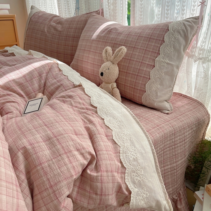 91家纺网 家纺一手货源 找家纺 轻奢坊 2025新款125g高克重皱皱撒欢复古格子蕾丝花边四件套 古典粉格