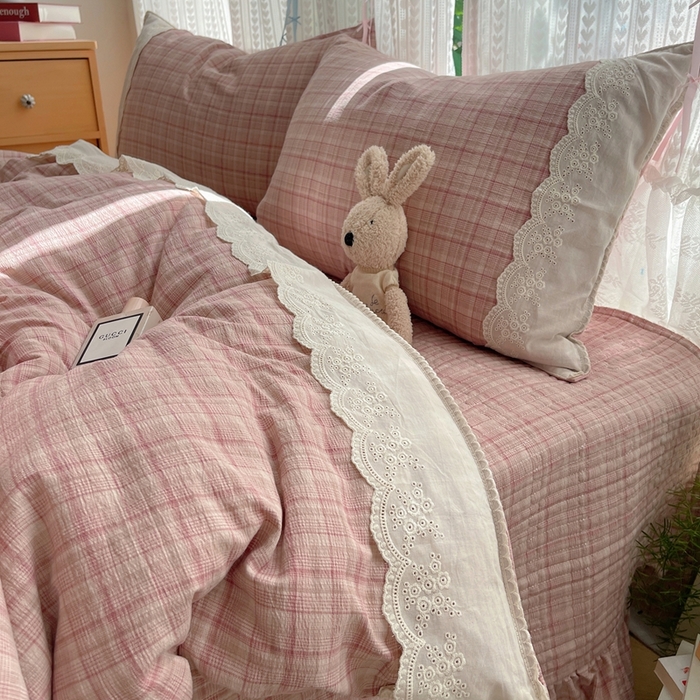 91家纺网 家纺一手货源 找家纺 轻奢坊 2025新款125g高克重皱皱撒欢复古格子蕾丝花边四件套 古典粉格