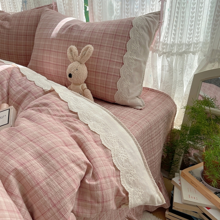 91家纺网 家纺一手货源 找家纺 轻奢坊 2025新款125g高克重皱皱撒欢复古格子蕾丝花边四件套 古典粉格