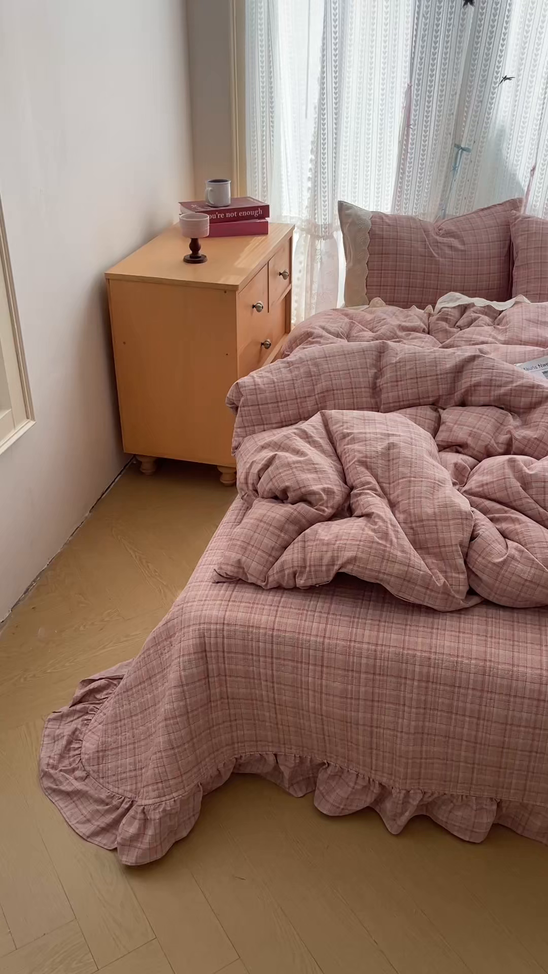 91家纺网 家纺一手货源 找家纺 轻奢坊 2025新款125g高克重皱皱撒欢复古格子蕾丝花边四件套 古典粉格