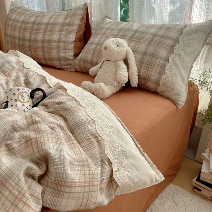 91家纺网 家纺一手货源 找家纺 轻奢坊 2025新款125g高克重皱皱撒欢复古格子蕾丝花边四件套 怀旧棕咖