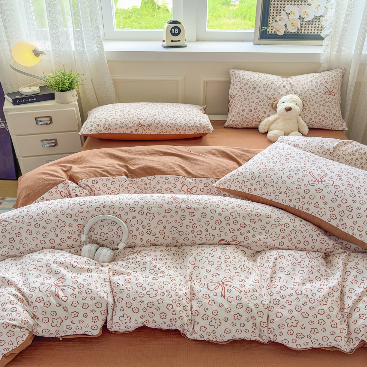 91家纺网 家纺一手货源 找家纺 亨通家纺 2025新款复古原麻双层纱臻至系列四件套 蝴蝶结花-橘