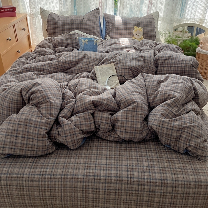 91家纺网 家纺一手货源 找家纺 轻奢坊 2025新款125g高克重皱皱撒欢复古格子蕾丝花边四件套 咖啡方格