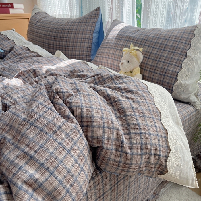 91家纺网 家纺一手货源 找家纺 轻奢坊 2025新款125g高克重皱皱撒欢复古格子蕾丝花边四件套 咖啡方格