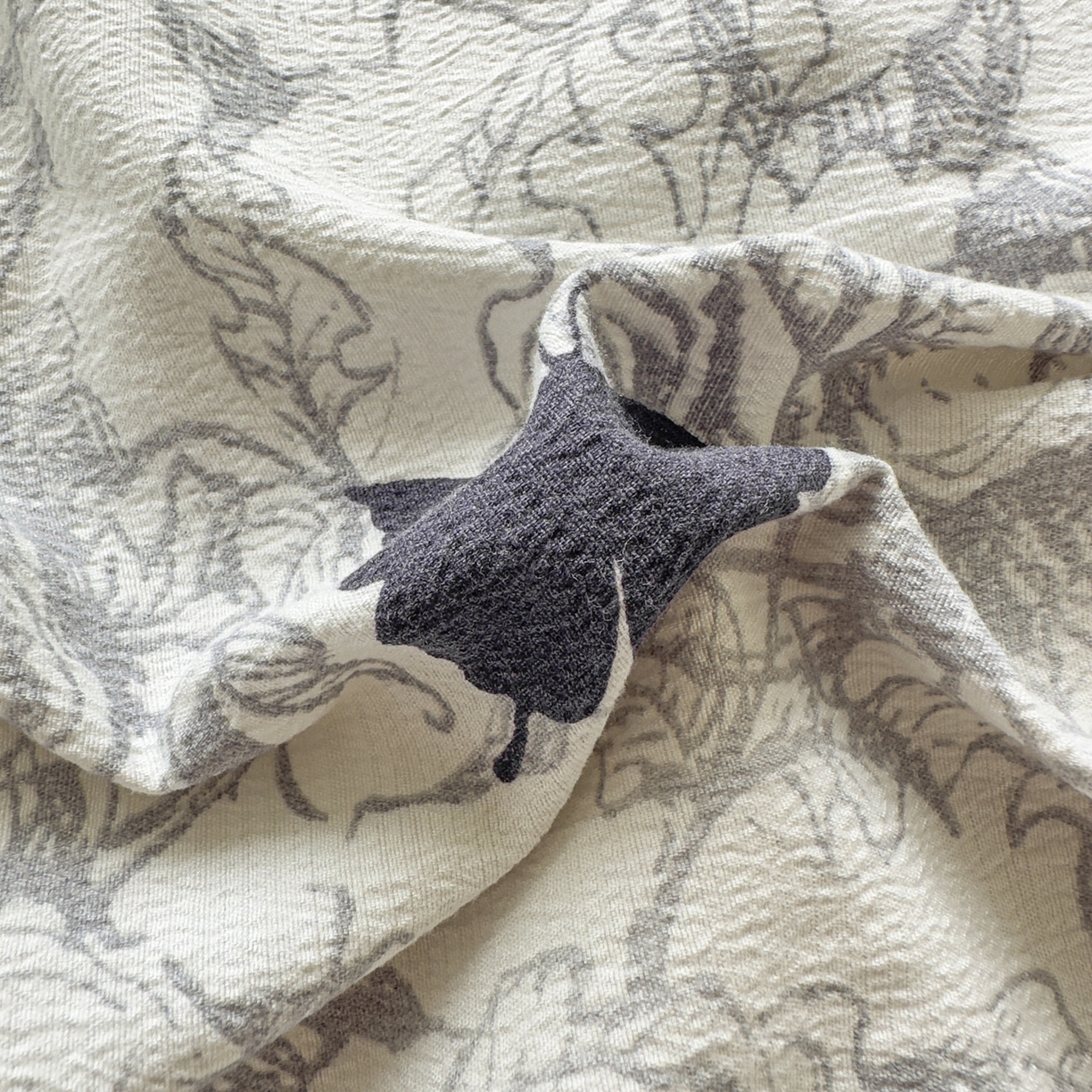 91家纺网 家纺一手货源 找家纺 亨通家纺 2025新款复古原麻双层纱臻至系列四件套 蝴蝶玫瑰