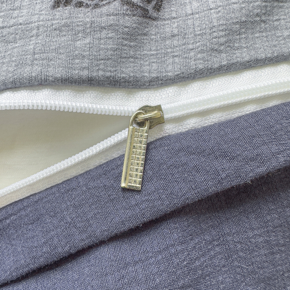 91家纺网 家纺一手货源 找家纺 亨通家纺 2025新款复古原麻双层纱臻至系列四件套 梦幻花兰