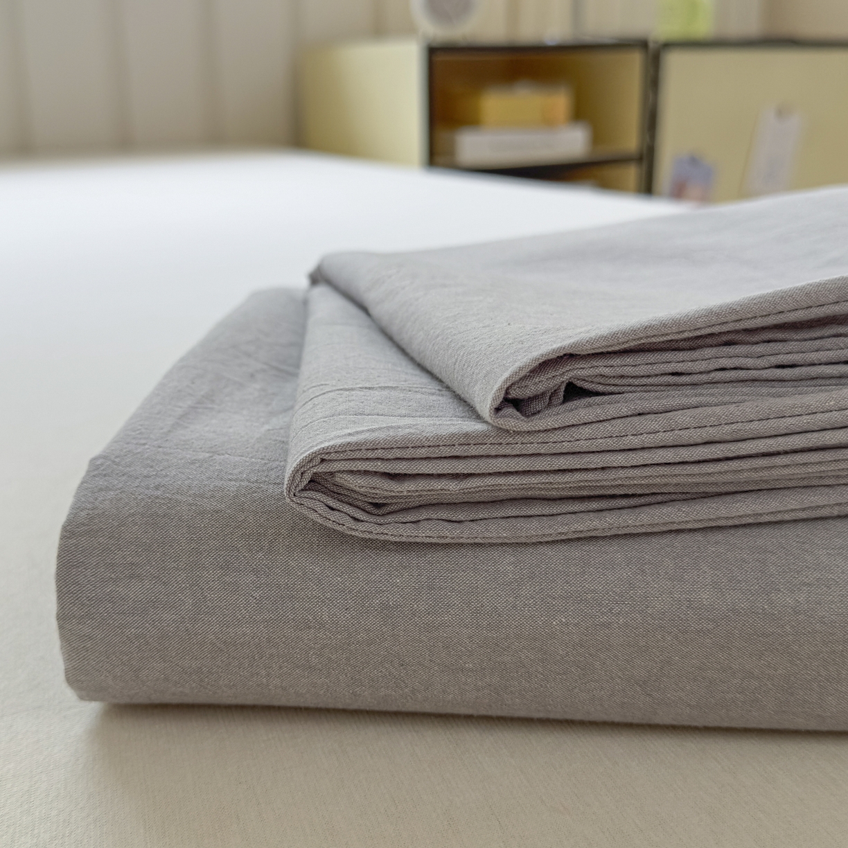 91家纺网 家纺一手货源 找家纺 晚依家纺 2025新款A类色织全棉水洗棉床单单件纯棉格子纯色学生宿舍定制定做 纯色-浅灰