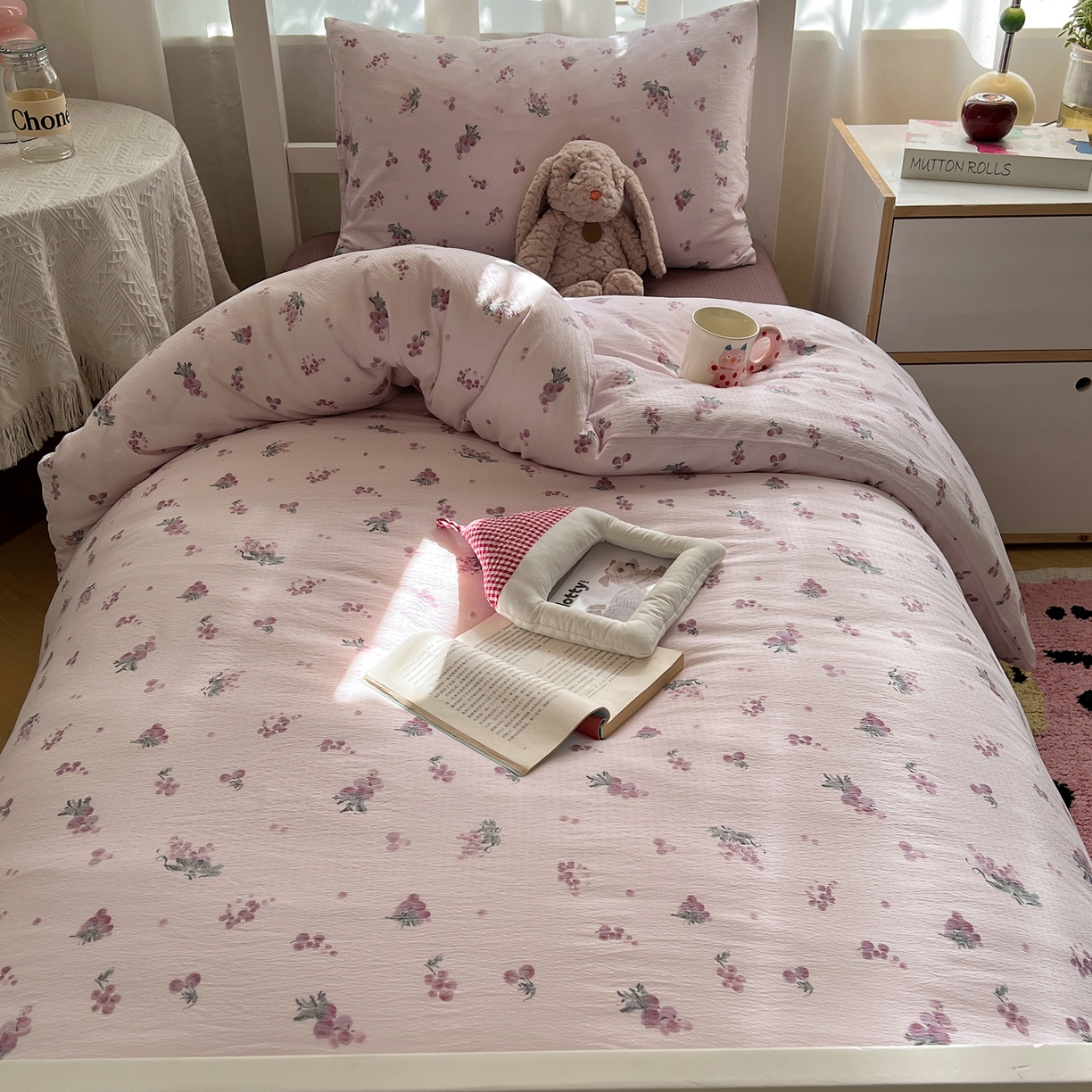 91家纺网 家纺一手货源 找家纺 韩巢家纺 2025新款双层纱学生季床铺单件被套宿舍寝室上下铺三件套 葡萄七分甜