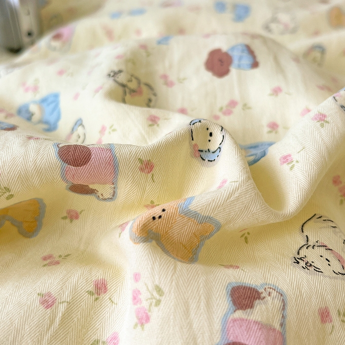 91家纺网 家纺一手货源 找家纺 名品家纺 2025新款加厚高克重人字纹优卡棉双层纱提花四件套（提供买家秀） 泡芙小狗