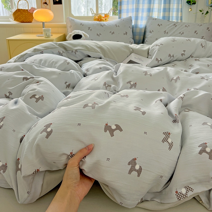 91家纺网 家纺一手货源 找家纺 名品家纺 2025新款加厚高克重人字纹优卡棉双层纱提花四件套（提供买家秀） 七宝