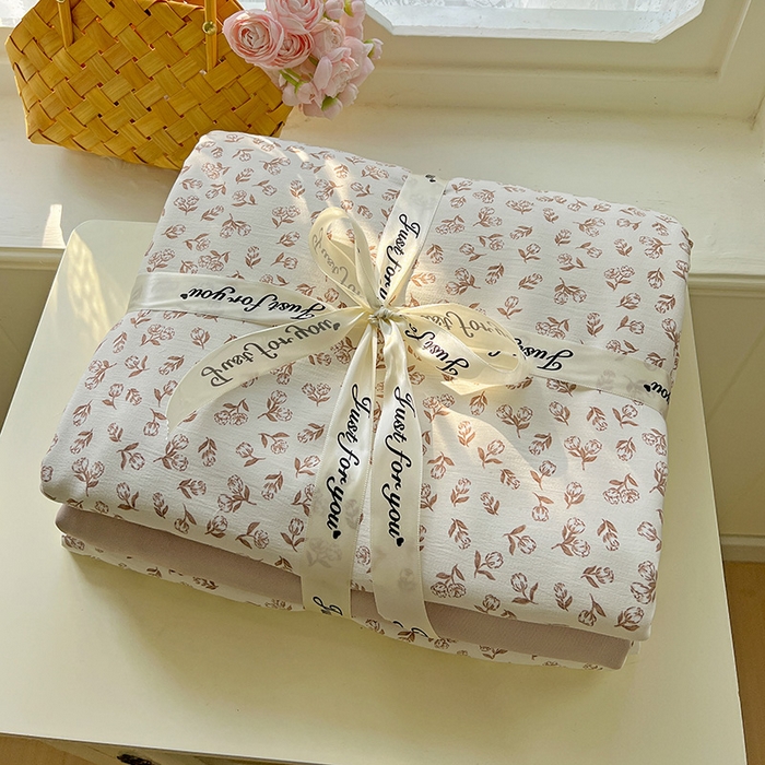 91家纺网 家纺一手货源 找家纺 名品家纺 2025新款加厚高克重人字纹优卡棉双层纱提花四件套（提供买家秀） 颂媛