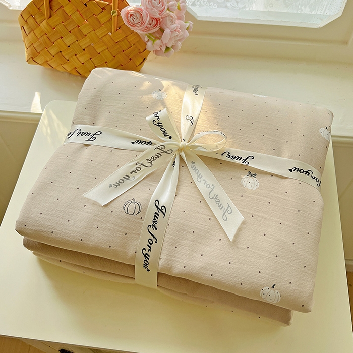 91家纺网 家纺一手货源 找家纺 名品家纺 2025新款加厚高克重人字纹优卡棉双层纱提花四件套（提供买家秀） 小南瓜