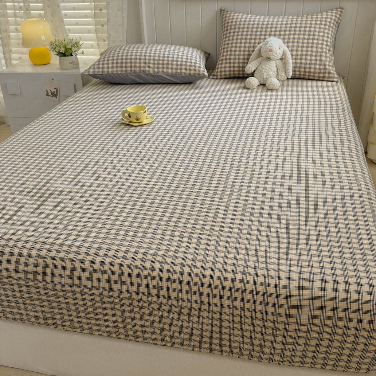 91家纺网 家纺一手货源 找家纺 晚依家纺 2025新款A类色织全棉水洗棉床单单件纯棉格子纯色学生宿舍定制定做 春野-咖灰