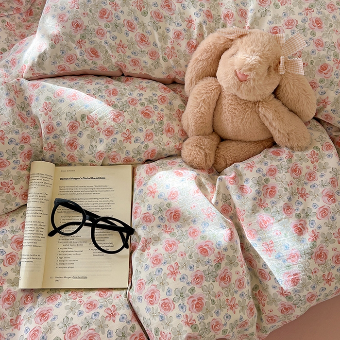 91家纺网 家纺一手货源 找家纺 名品家纺 2025新款加厚高克重人字纹优卡棉双层纱提花四件套（提供买家秀） 小月野