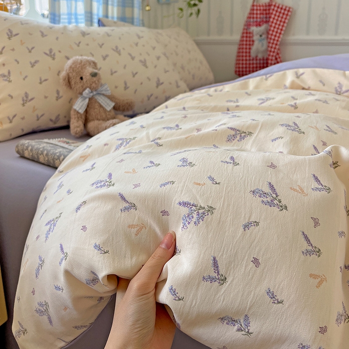 91家纺网 家纺一手货源 找家纺 名品家纺 2025新款加厚高克重人字纹优卡棉双层纱提花四件套（提供买家秀） 薰衣草