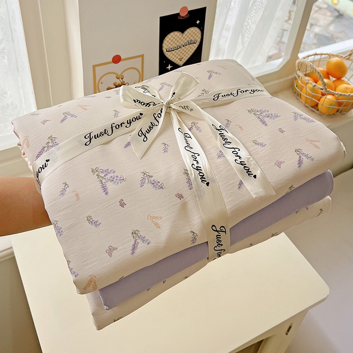 91家纺网 家纺一手货源 找家纺 名品家纺 2025新款加厚高克重人字纹优卡棉双层纱提花四件套（提供买家秀） 薰衣草