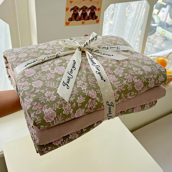 91家纺网 家纺一手货源 找家纺 名品家纺 2025新款加厚高克重人字纹优卡棉双层纱提花四件套（提供买家秀） 野菊